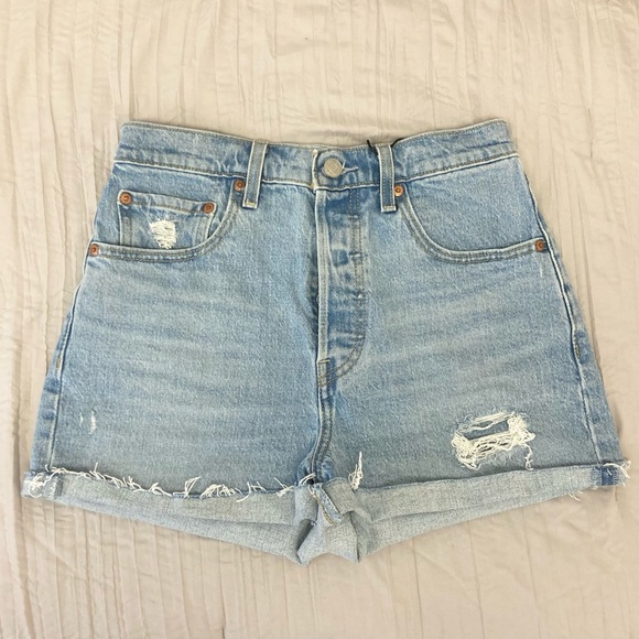 Levi's Pants - NWT Levi’s Ribcage High Rise Jeans Shorts 27W